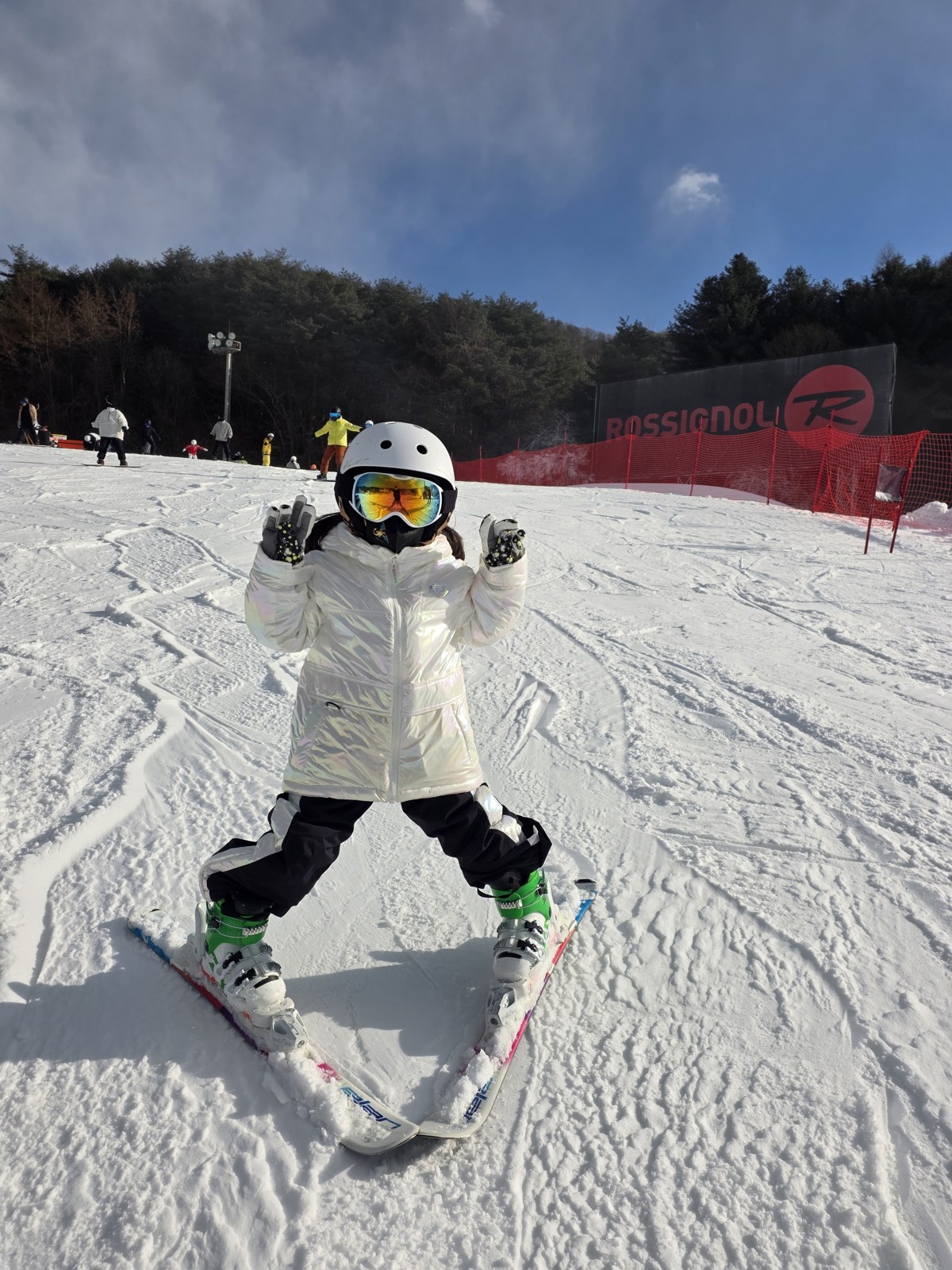 A young skier’s first steps